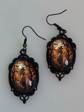 Witch Cameo earrings NWOT